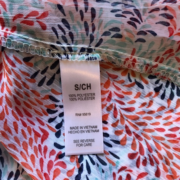 U-Shape Neckline Sleeveless Top - Picture 8 of 8